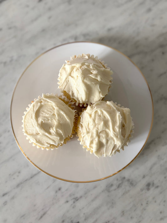 Vanilla Cupcakes (12 Cupcakes)